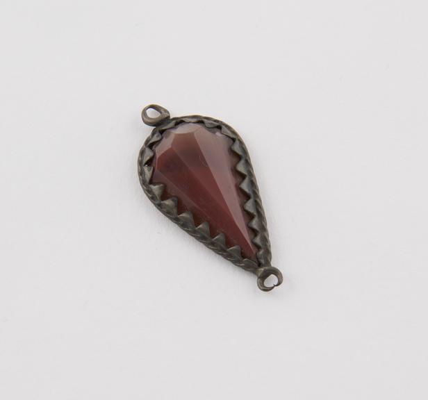 Amuletic Sacred Heart pendant, of faceting