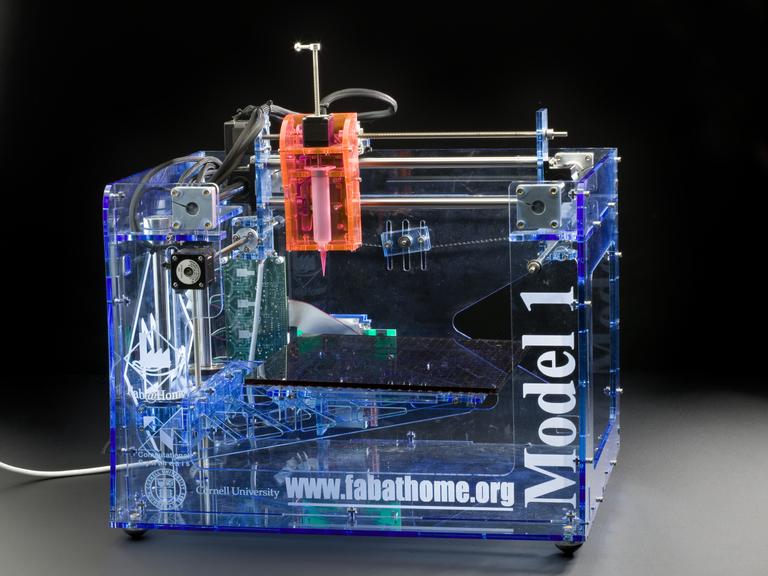 One rapid prototype printer, as developed by Fab@Home project | Science ...