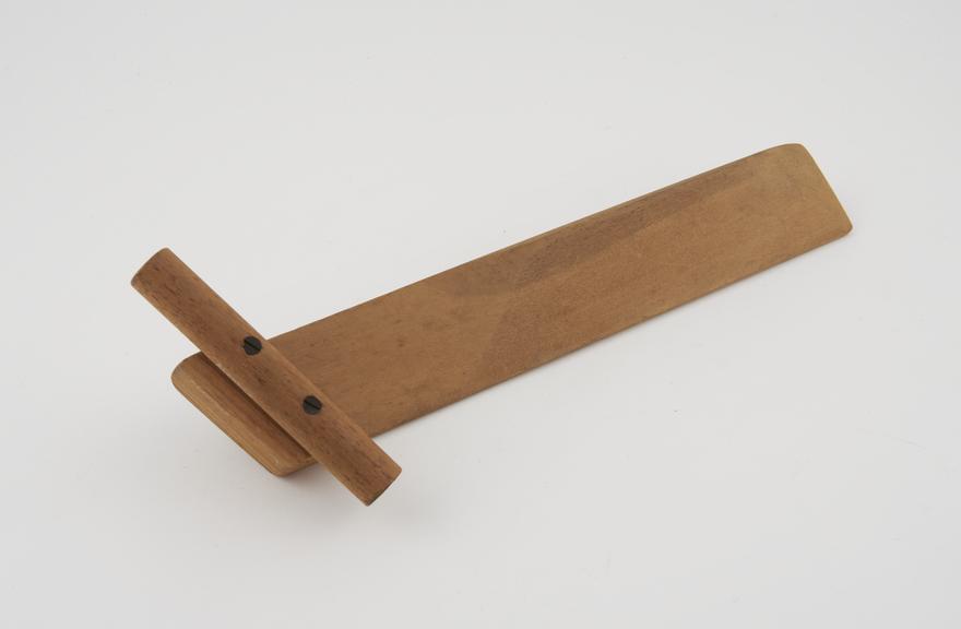 Carr's radius splint, wood, English, 1885-1910