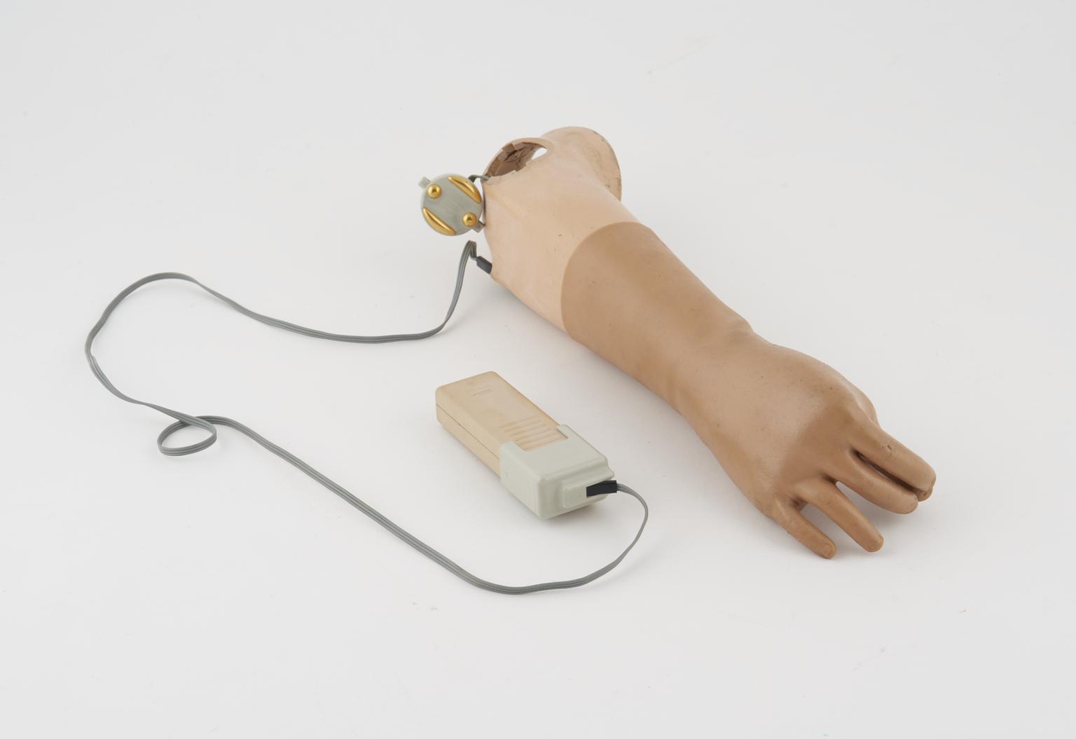 Swedish myo-electric hand attached to a plastic forearm | Science ...
