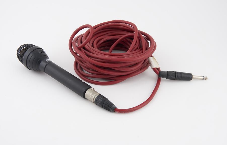 Microphone, with connection lead