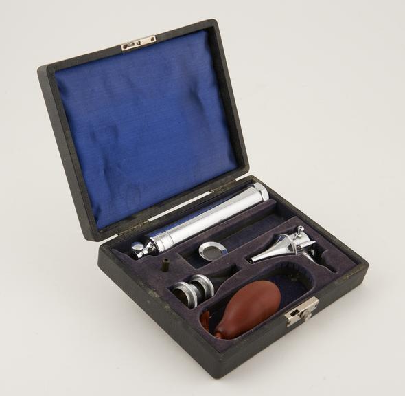 Auriscope in box, with accessories