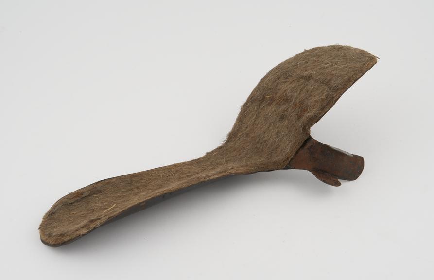 Drop left wrist splint, iron and felt, 1821-1920