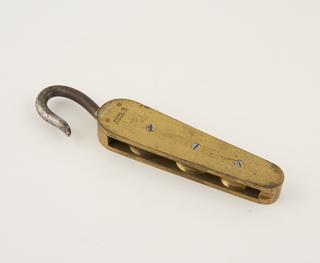 Triple hooked pulley from suspension loop