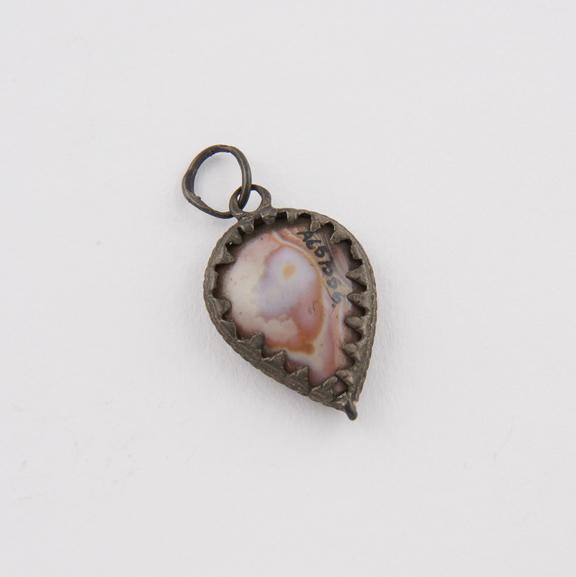 Amuletic pendant, in form of agate heart set in silver mount