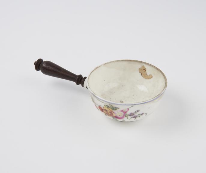 Infant feeding cup of porcelain, French, Mennecy, 1734-1740