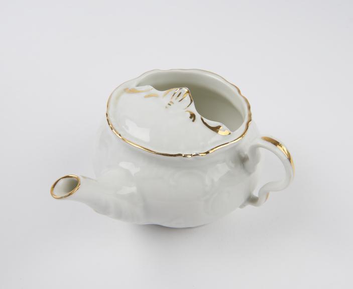 Porcelain feeding cup