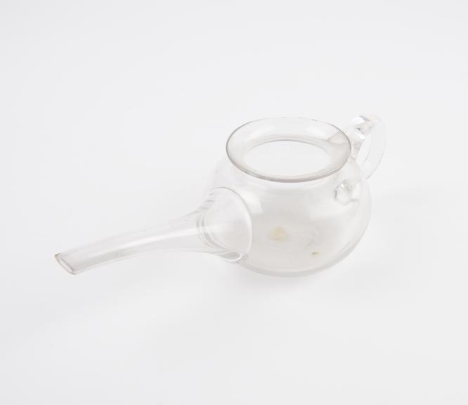 Glass teapot-shaped feeding bottle