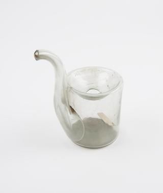 Invalid's feeding cup