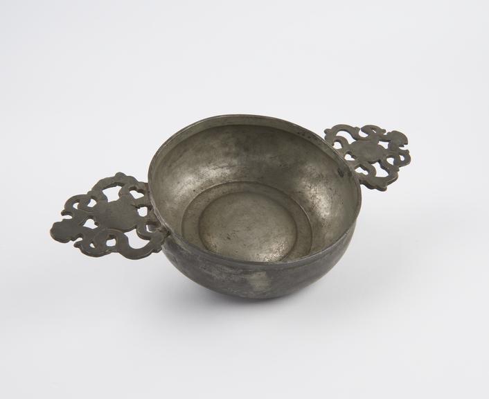 Pewter porringer, 18th or 19th century