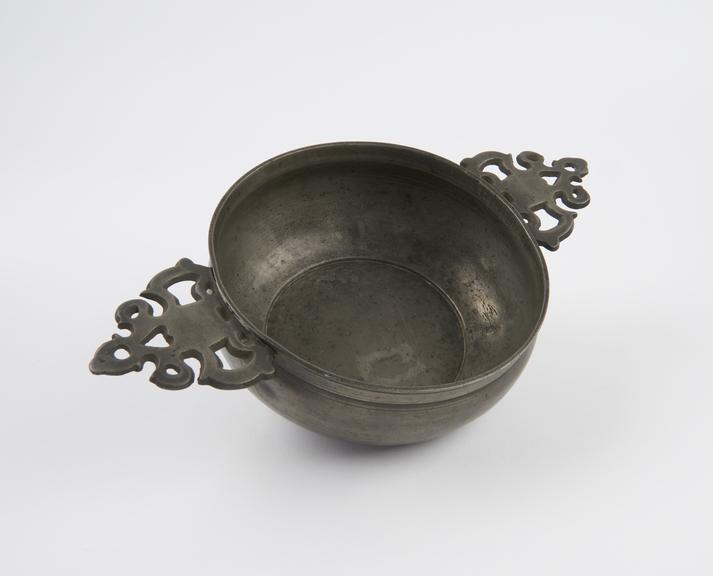 Pewter porringer, 18th or 19th century