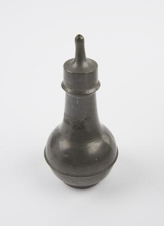Infant's feeding bottle