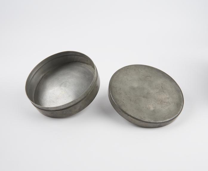 Round pewter food warmer with lid probably English, 1757-1850