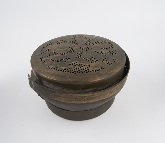 Warming pan, metal, European, 19th century