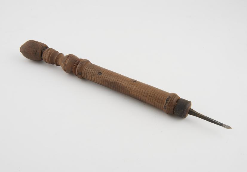 Hand drill, metal point