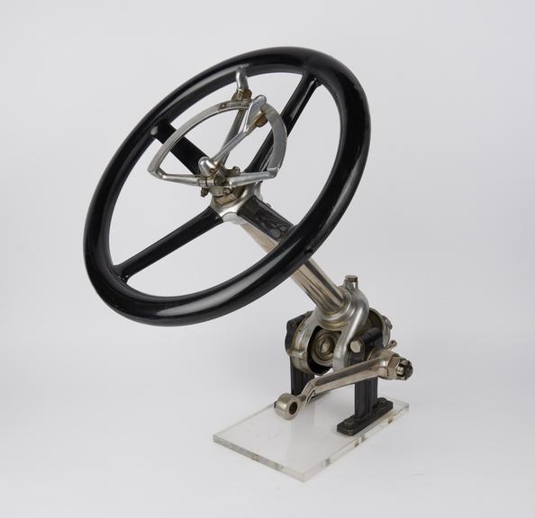 Marles steering gear for cars, with spiral cam, sectioned model