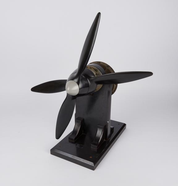 Wind tunnel model of contra-rotating two bladed propellers.