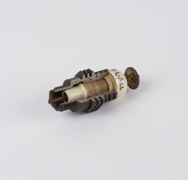 XL-All' detachable sparking plug, 1919'