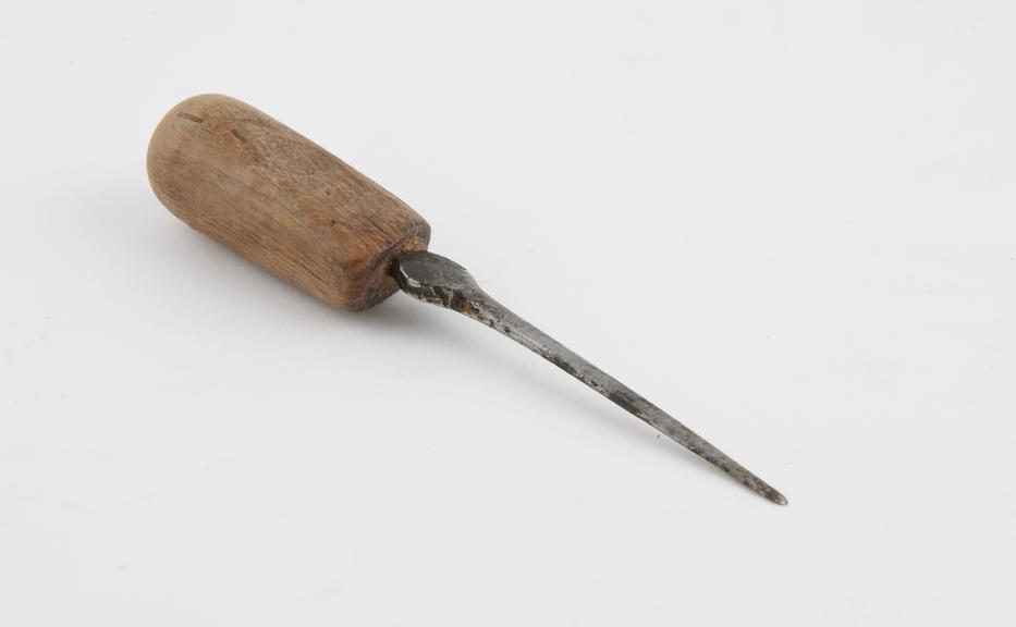 Surgical instrument with pointed steel (?) blade and wooden