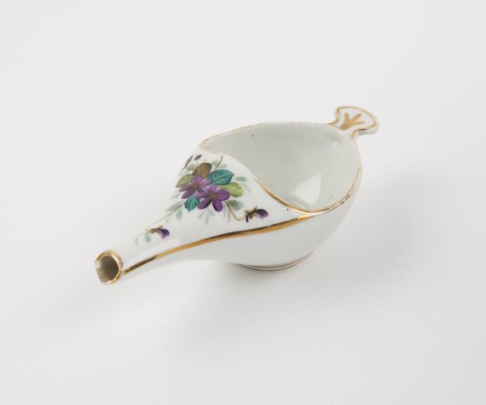 Porcelain pap boat with painted, polychrome pattern