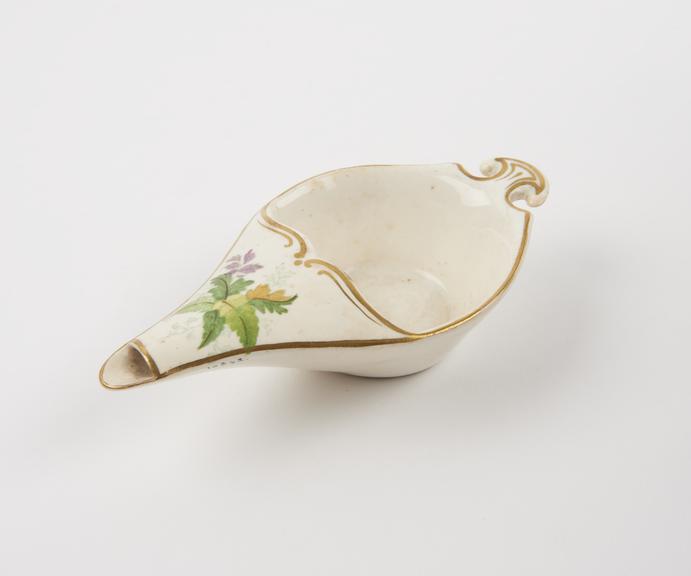 Porcelain pap boat with painted polychrome pattern