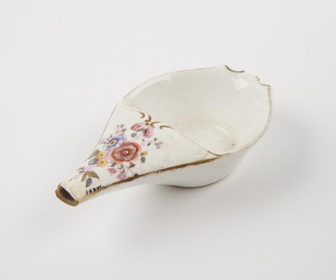 Porcelain pap boat with painted, polychrome pattern