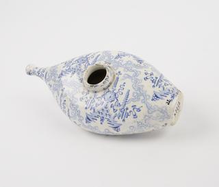 Infant's feeding bottle