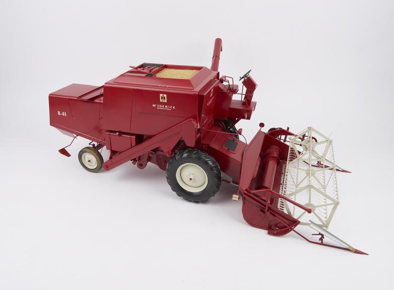 1:12 scale model of tank combine harvester