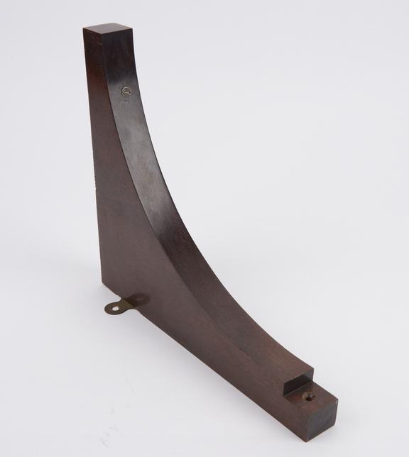 Wooden bracket from the example of the free pendulum clock