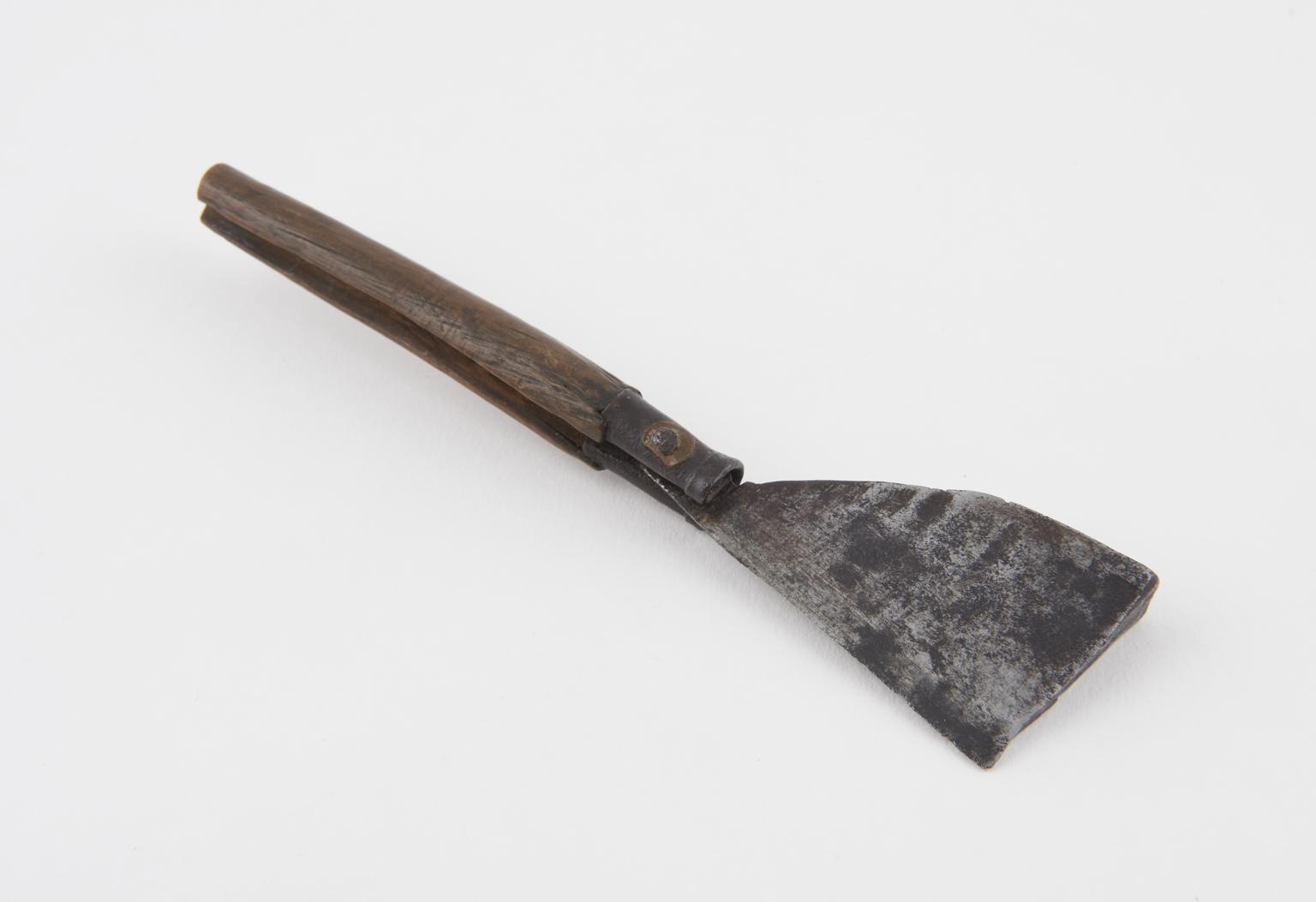 Steel Razor Weapon Razor, steel and wood | Science Museum Group Collection