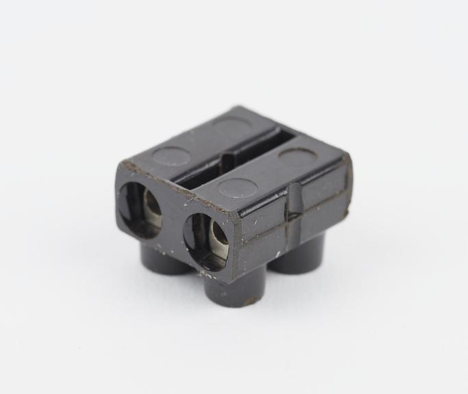 Electrical connector block from the Parriss rolling-ball free