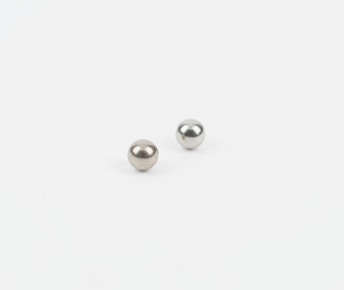 Ball bearings for the Parriss rolling-ball free pendulum clock