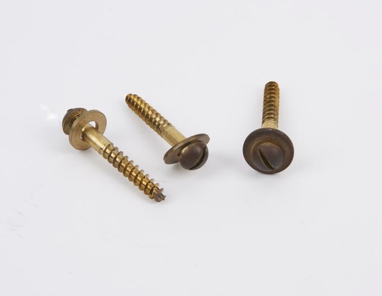 Screws from Pulsynetic master clock