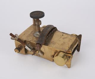 Motor car tyre inflator