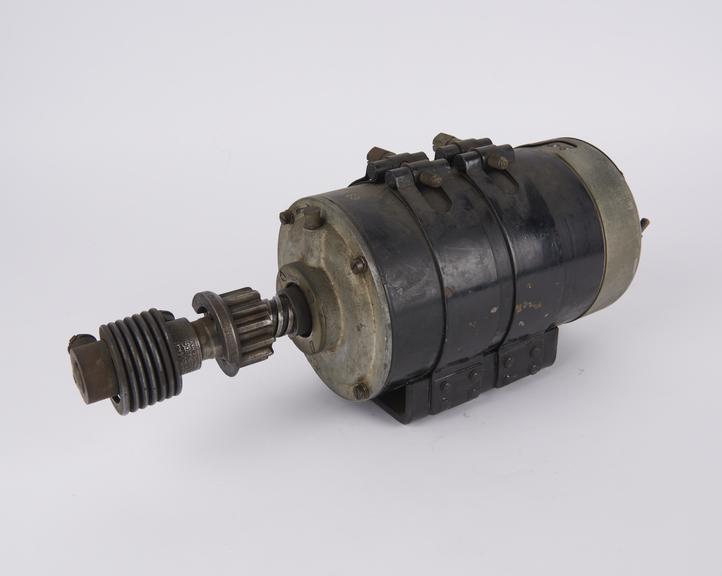 Starter motor, type 4L.S., No. 2117, for motor cars, made by S