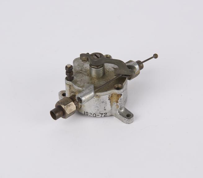 Lamplugh throttle-controlled automatic oil pump for cars and