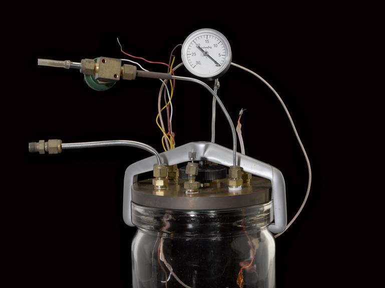 Apparatus for simulating Martian atmospheric pressure, made by James Lovelock