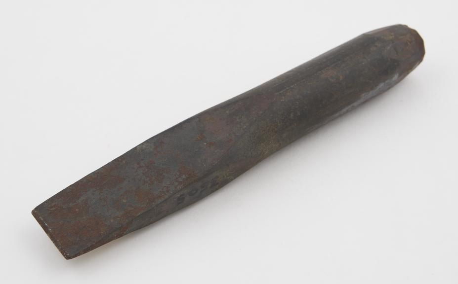 Steel chisel containing 1 1/4 per cent of silicon