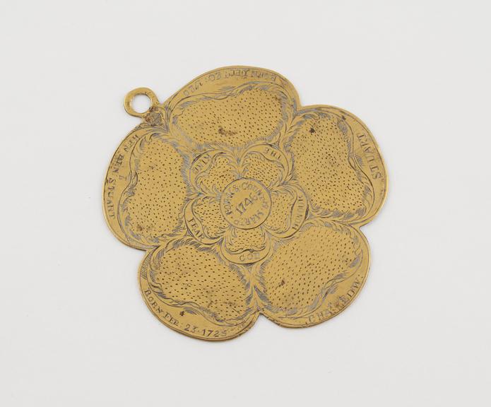 Pendant amulet, consisting of gilt plaque