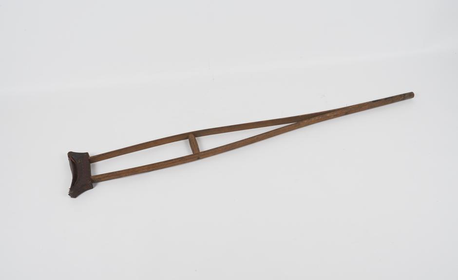 Wooden crutch, 1901-1920