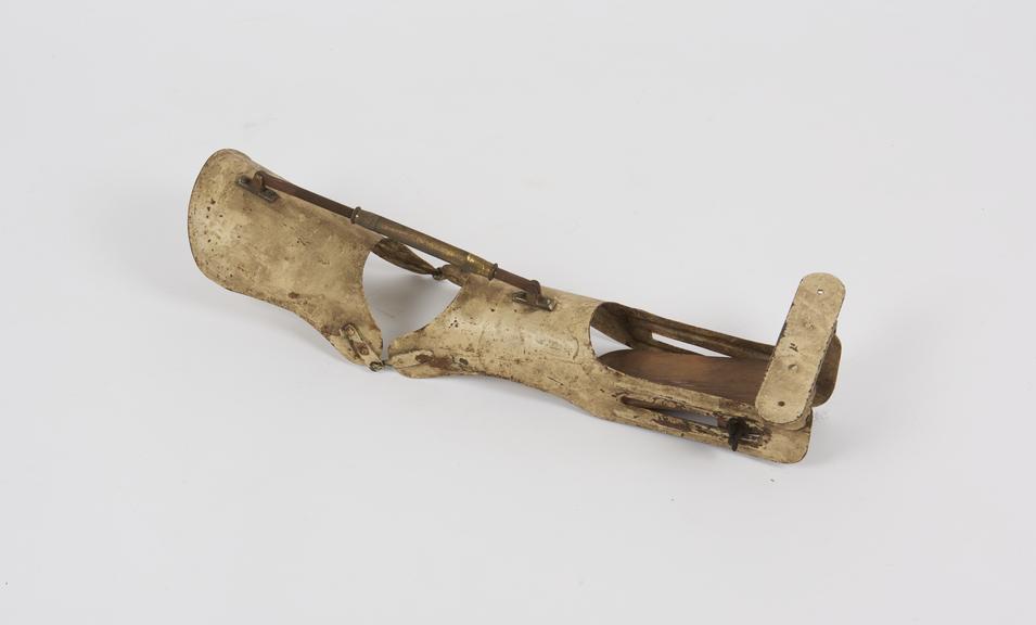 Splint of iron, 2 hinged sections, with wooden foot-rest