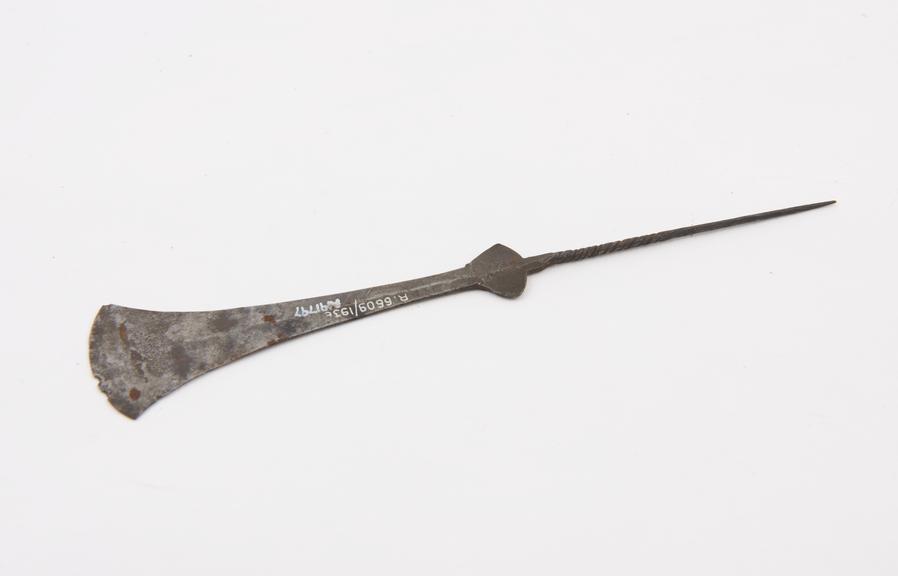 Combined razor and sharp probe, steel, from Tanzania, 1801-1930