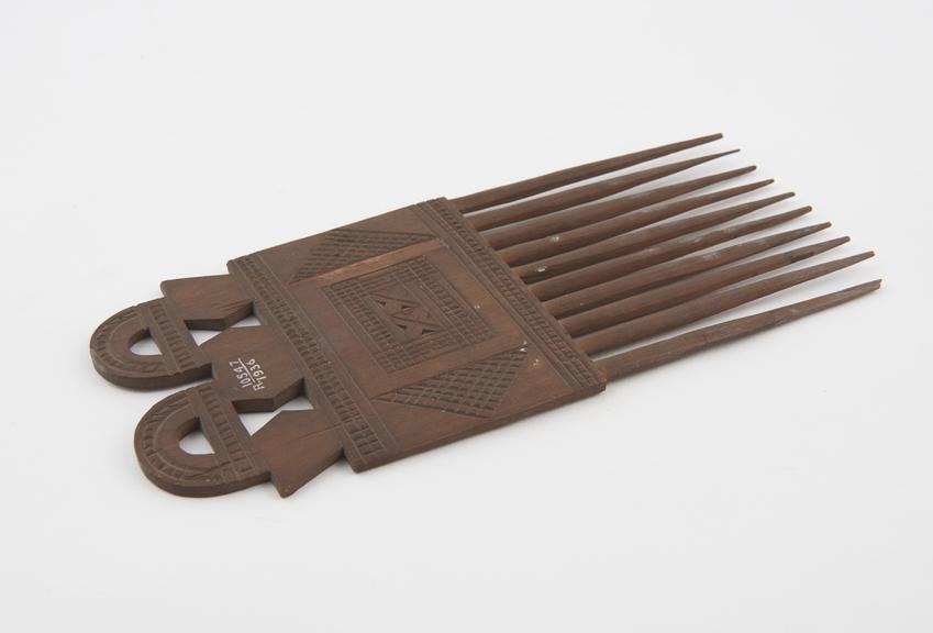 Flat wooden comb | Science Museum Group Collection