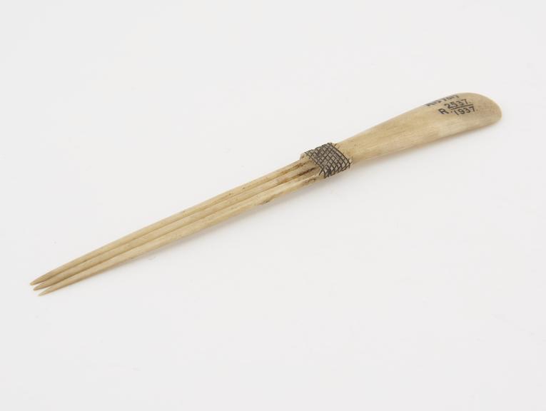 Bone snuff spoon-cum hair pin