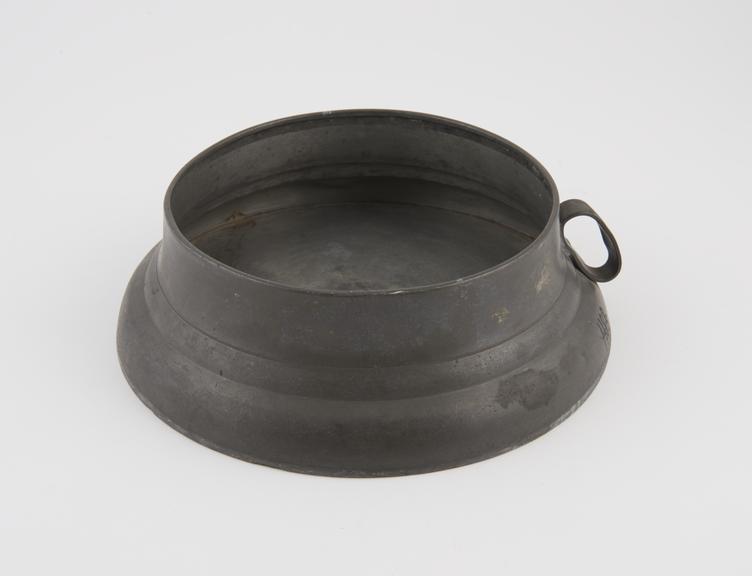 Circular pewter spittoon with handle, no lid, English, 1750-1880