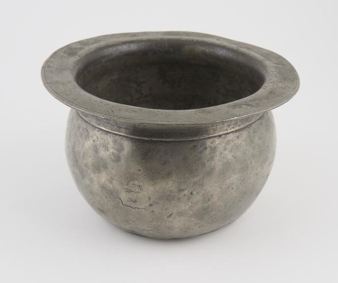 Pewter bowl, probably spittoon, with rim forming lip