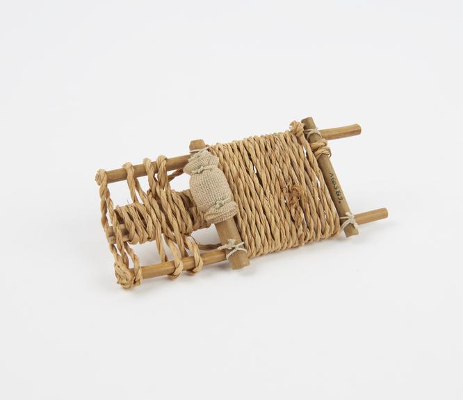 Model stretcher, bamboo and string, probably Japanese, 1900-1918