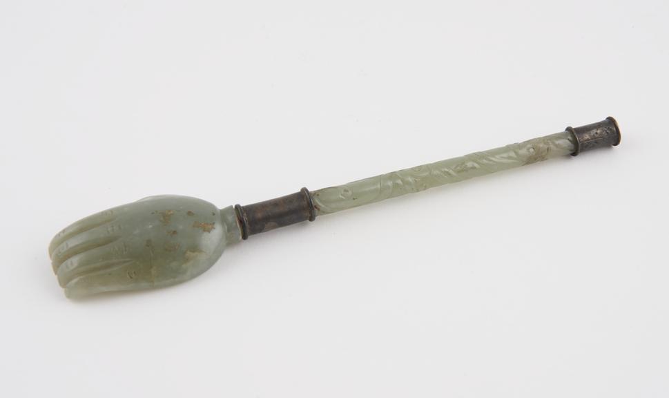 Jade back scratcher, cylindrical stem mounted with silver