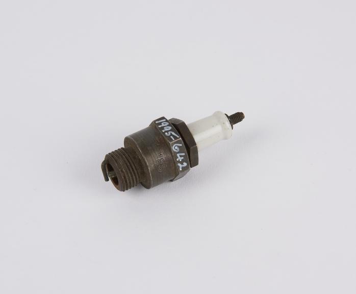 `Pacy' Aluminox Spark Plug for motor vehicles. Made in England