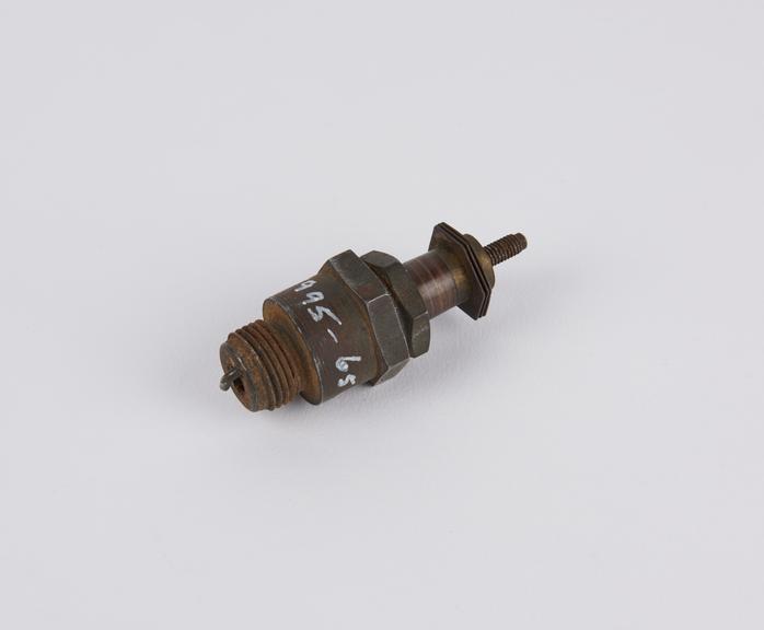 Lissen type H.1. sparking plug for motor vehicles